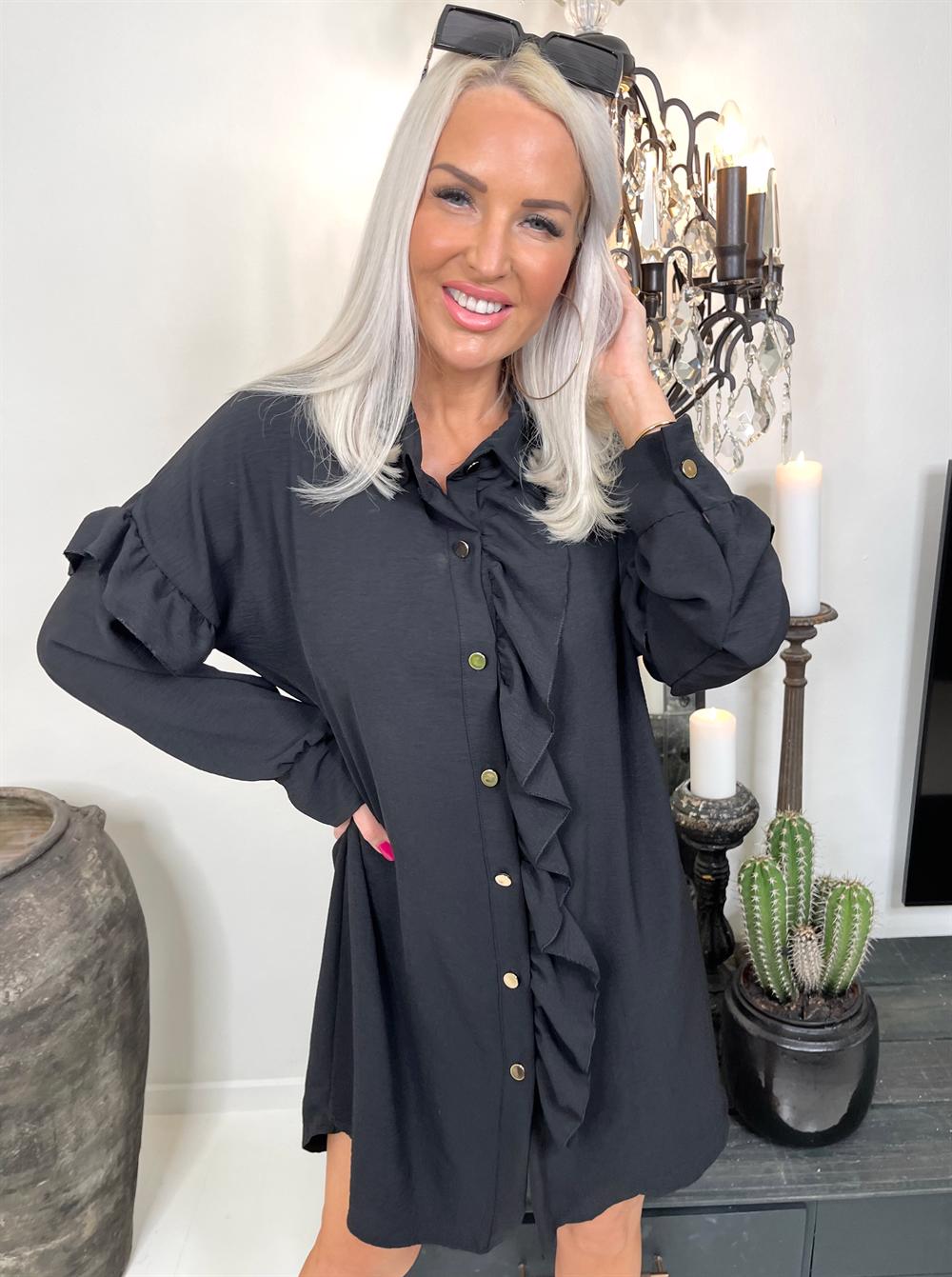 Sandri - Skjorttunika med volanger och guldknappar